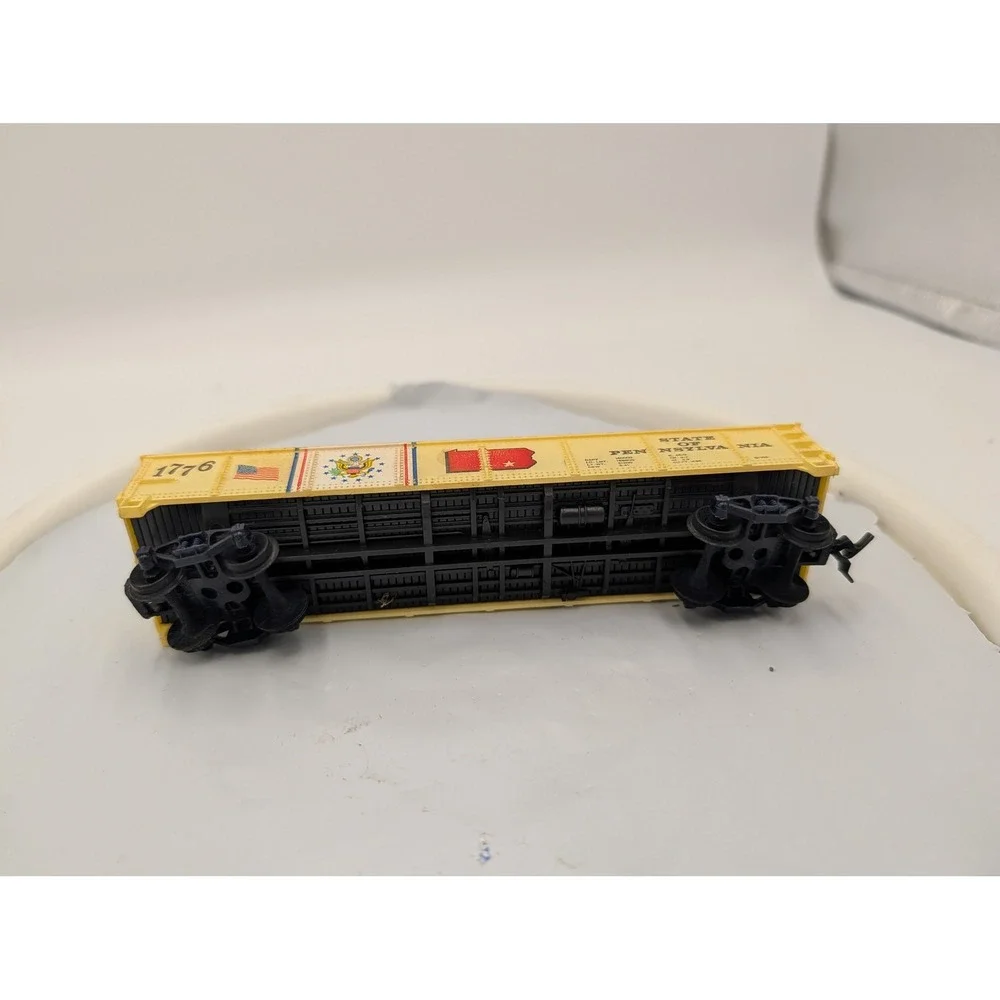 HO‎ Scale Pennsylvania Bicentennial 1776 Gondola Car with Coal Load Cream